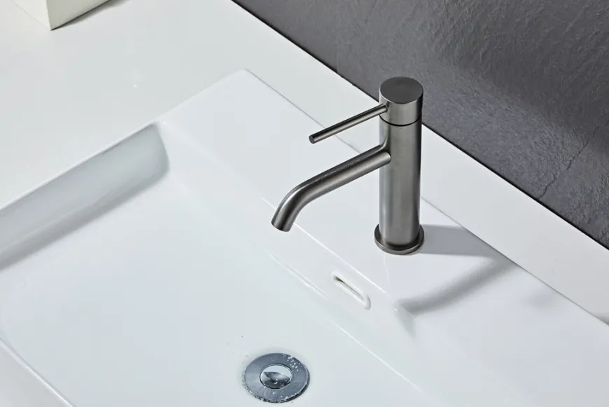 Håndvaskarmatur Slim vinkel gunmetal