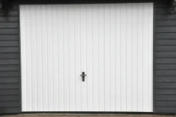 Jyde stålvippeport 238 x 199 cm hvid